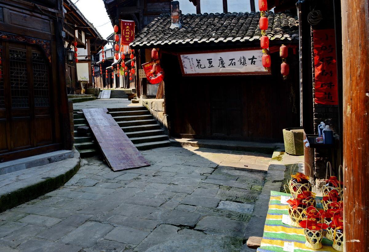 探索神秘小屋